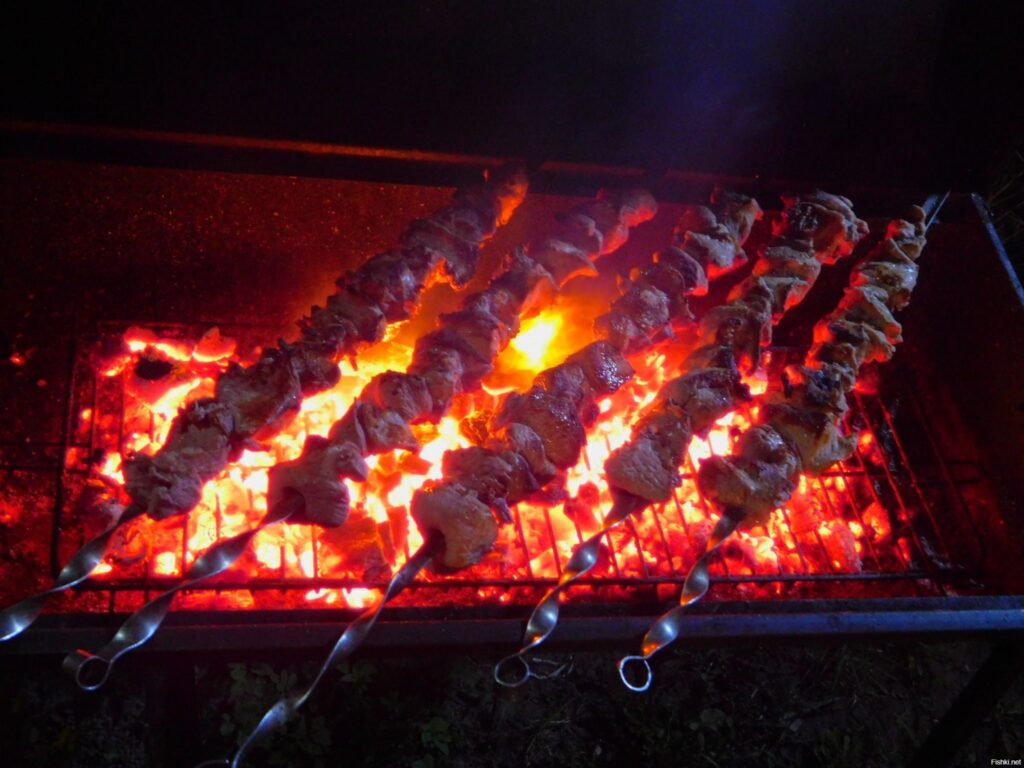 Фото 2 — Шашлык из свинины на мангале