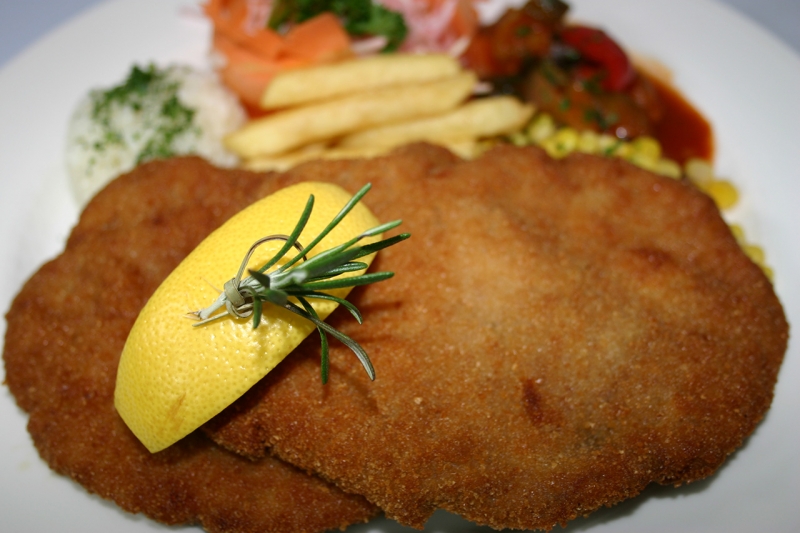 Фото 64 — Шницель с картошкой фри