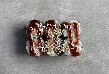 Photo of Роллы с лососем и авокадо