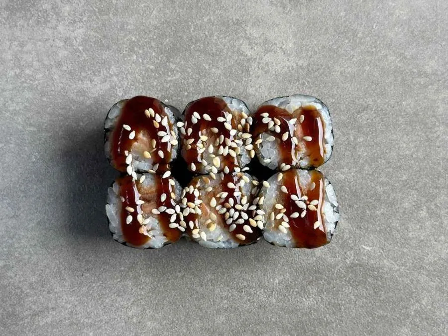 Фото 62 — Роллы с лососем и авокадо