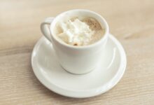 Photo of Чашка кофе с взбитыми сливками
