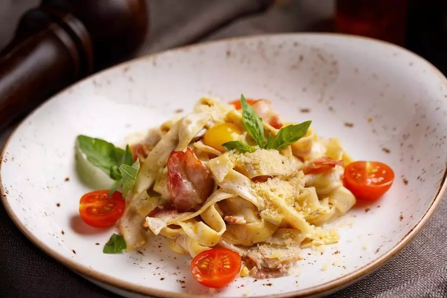 Фото 59 — Паста карбонара с беконом